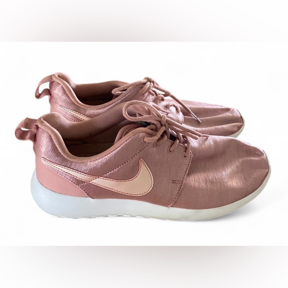 Nike Roshe One Pink Shimmer Women's‎ Trainer Shoes Size 7.5 EUC